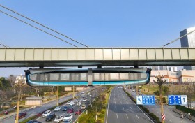 武汉空轨列车悬空飞驰科幻感拉满 热讯